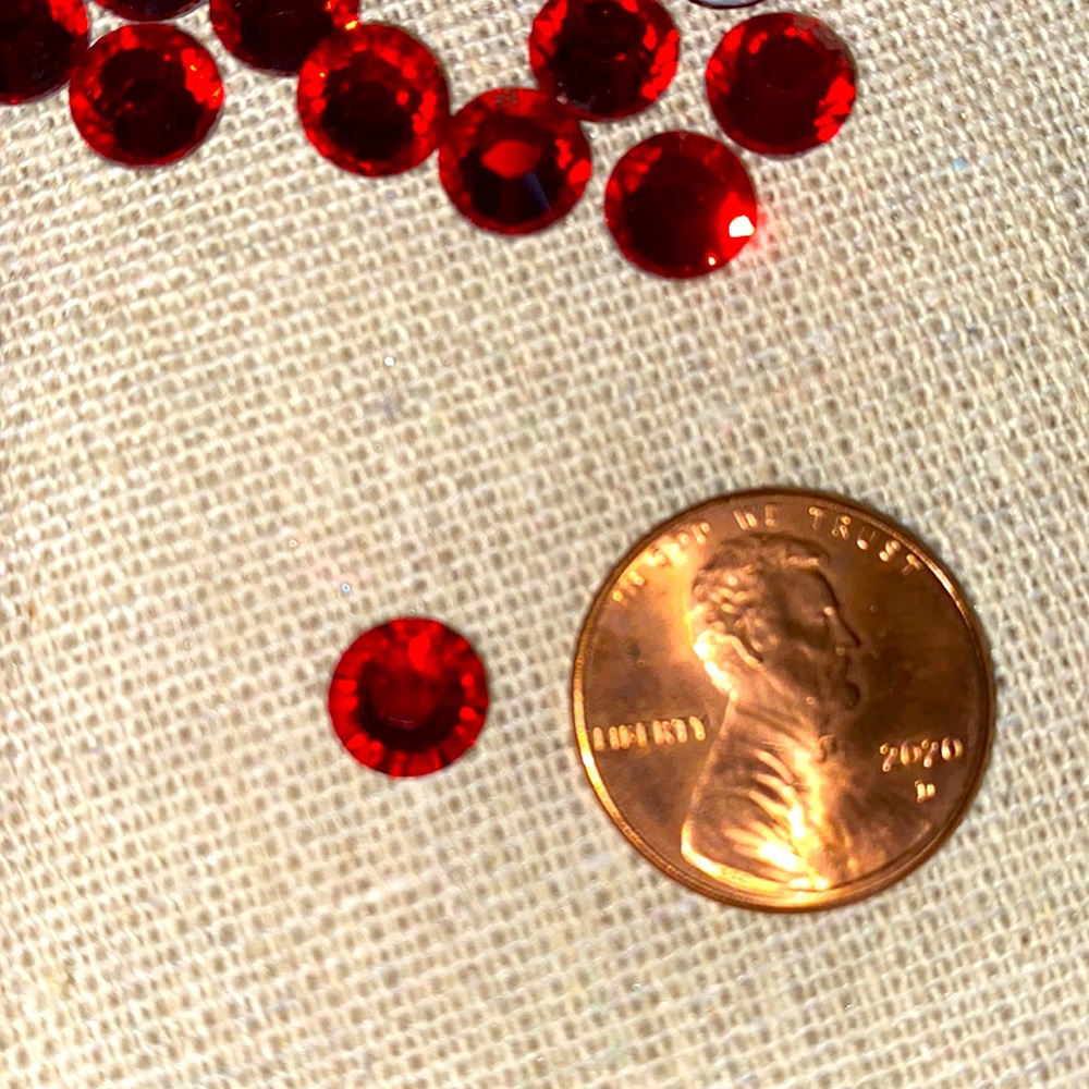 Swarovski • Color: Light Siam, 2028 XILION Rose Hotfix Rhinestones - Picture 6 of 15